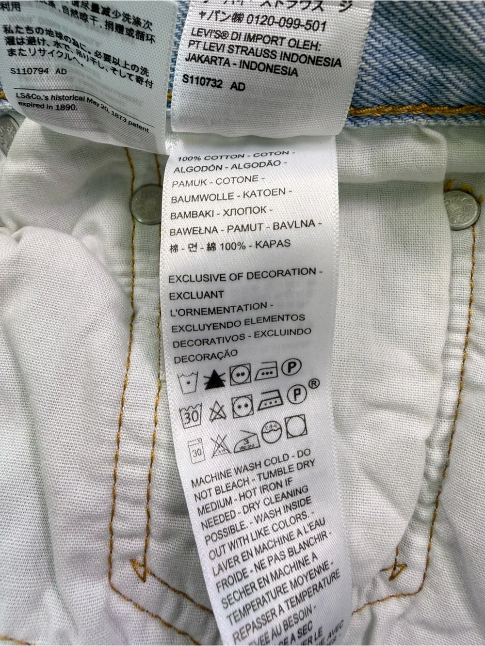 NWT Levi’s 501 Mid Thigh Women's Shorts Light Wash Distressed Size 28